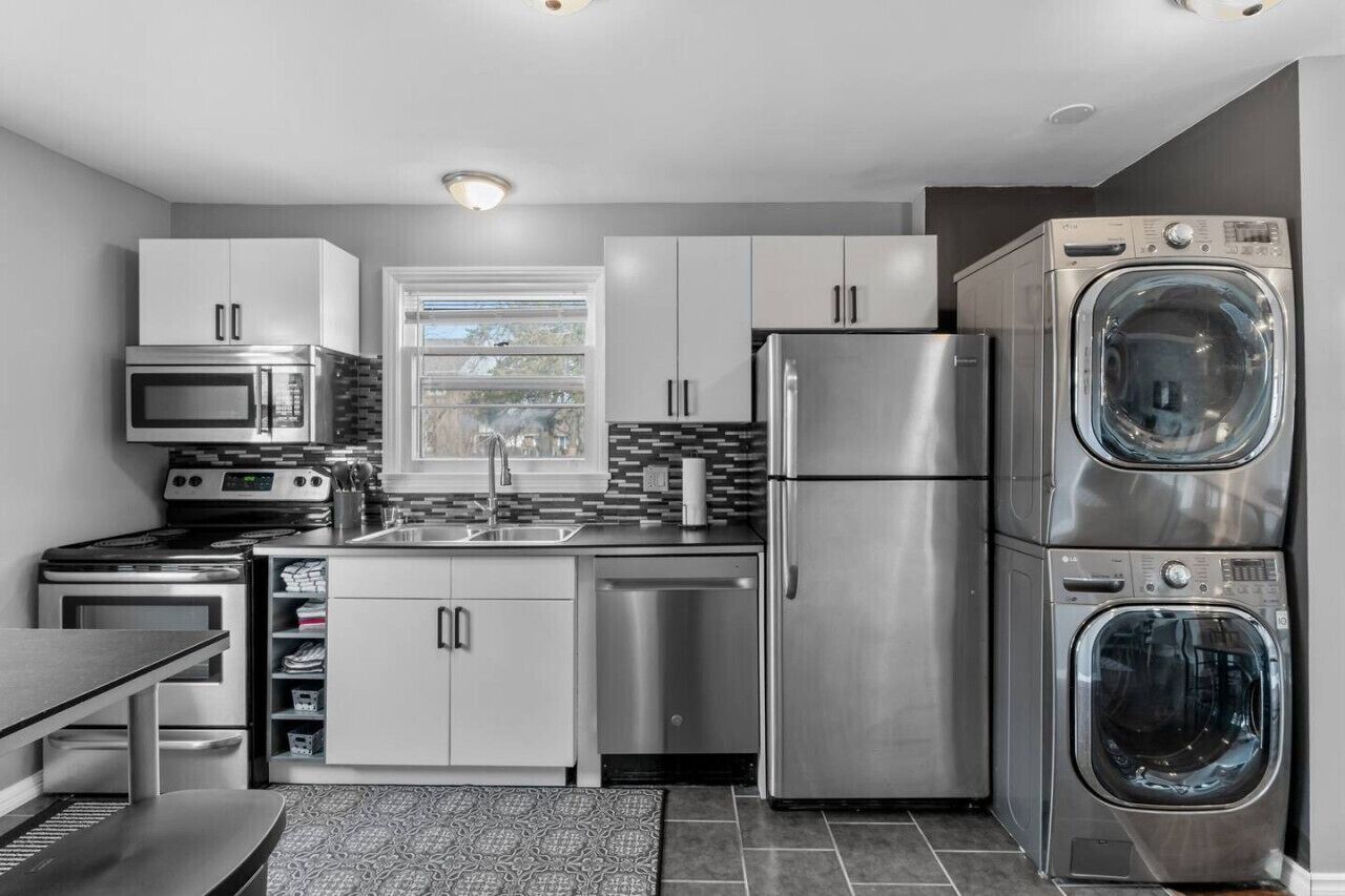 Kylskåp, mikrovågsugn, ugn och spishäll