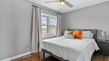 3 soveværelser, skrivebord, strygejern/strygebræt, weekendseng