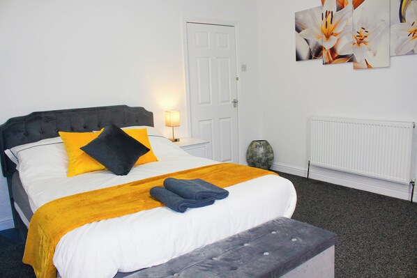 3 chambres, fer et planche à repasser, Wi-Fi gratuit, draps fournis