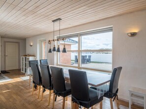 Khu ăn uống
