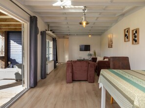 House | Dining - Romantic Holiday Home With Garden (Biggekerke)