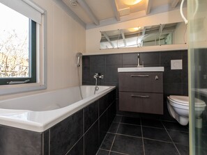 Bathroom - Romantic Holiday Home With Garden (Biggekerke)