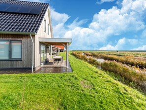 Exterior - Holiday Home in Scherpenisse Near Nature Reserve (Scherpenisse)