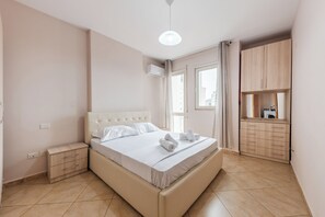 3 عدّة غرف نوم ومكواة/لوح كي وواي فاي وملاءات أسرّة