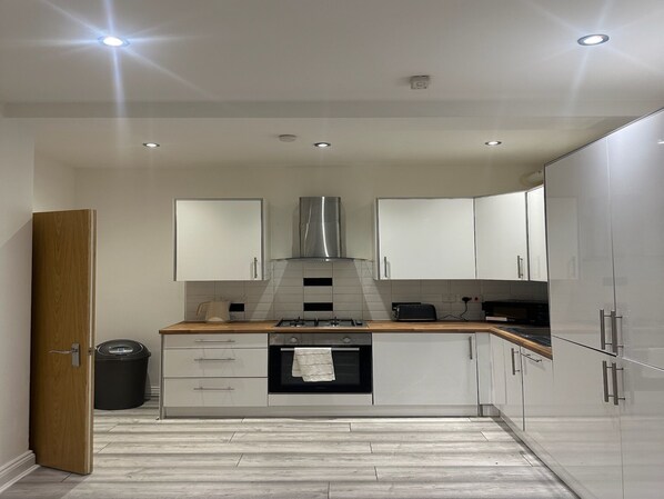 Leilighet | Eget kjøkken | Kjøleskap, mikrobølgeovn, ovn og kokeplater