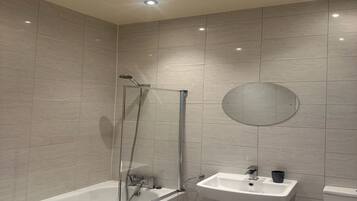 Apartment | Bathroom | Shower, towels