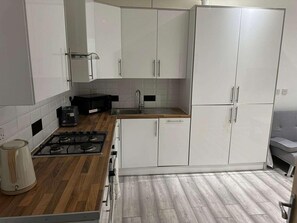 Lägenhet | Eget kök | Kylskåp, mikrovågsugn, ugn och spishäll