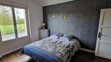 3 bedrooms, bed sheets