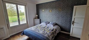 3 bedrooms, bed sheets