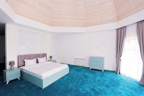 Habitación doble Confort, vista al mar | Caja de seguridad en la habitación y tabla de planchar con plancha 