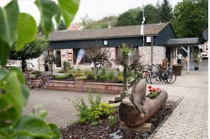 House | Property grounds - Luxusbungalow im Campingpark (Waxweiler)