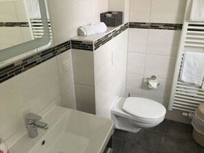 Bathroom - "white Swan" Modern Retreat (Trent)