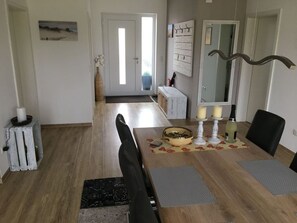 Dining - "white Swan" Modern Retreat (Trent)