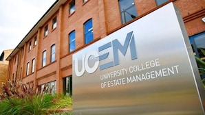 Señal para el University College of Estate Management.