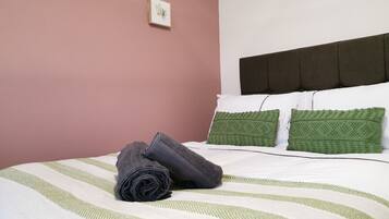 6 bedrooms, iron/ironing board, WiFi, bed sheets
