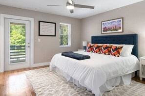 3 bedrooms, iron/ironing board, travel crib, free WiFi - Asheville`s 5 Star Club!  We Invite You To See What All The Fuss Is About! (Asheville)