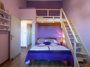 2 chambres, fer et planche à repasser