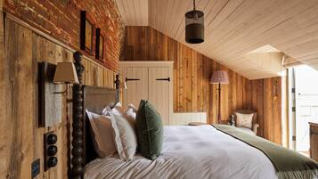 Apple Store | Isi minibar gratis, brankas, meja kerja, dan setrika/meja setrika