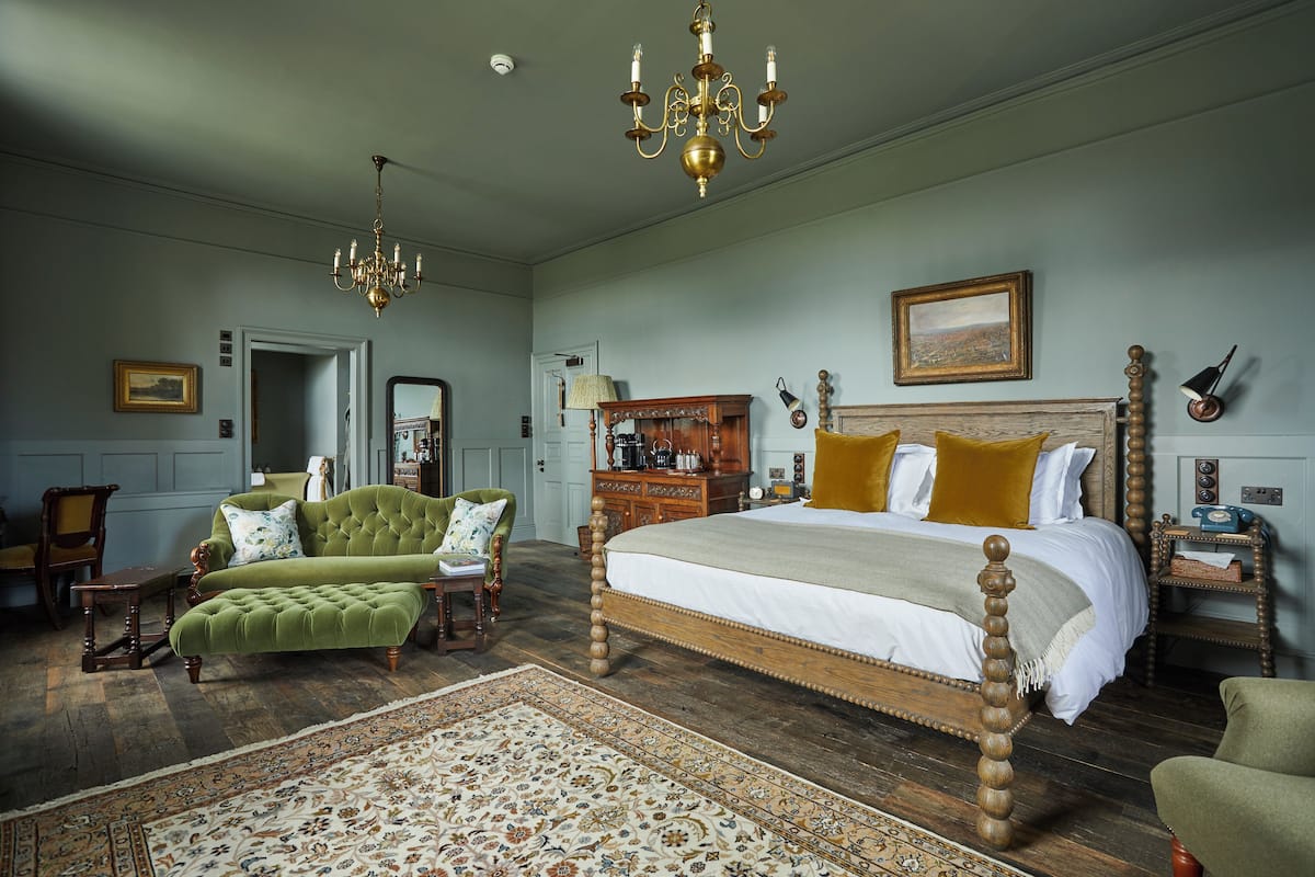 Even Bigger Comfy Luxe Room 2