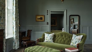Even Bigger Comfy Luxe Room 2 | ミニバーのアイテム (無料)、セーフティボックス (室内)、デスク、アイロン / アイロン台