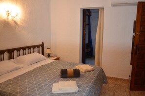 3 slaapkamers, een strijkplank/strijkijzer, wifi, beddengoed