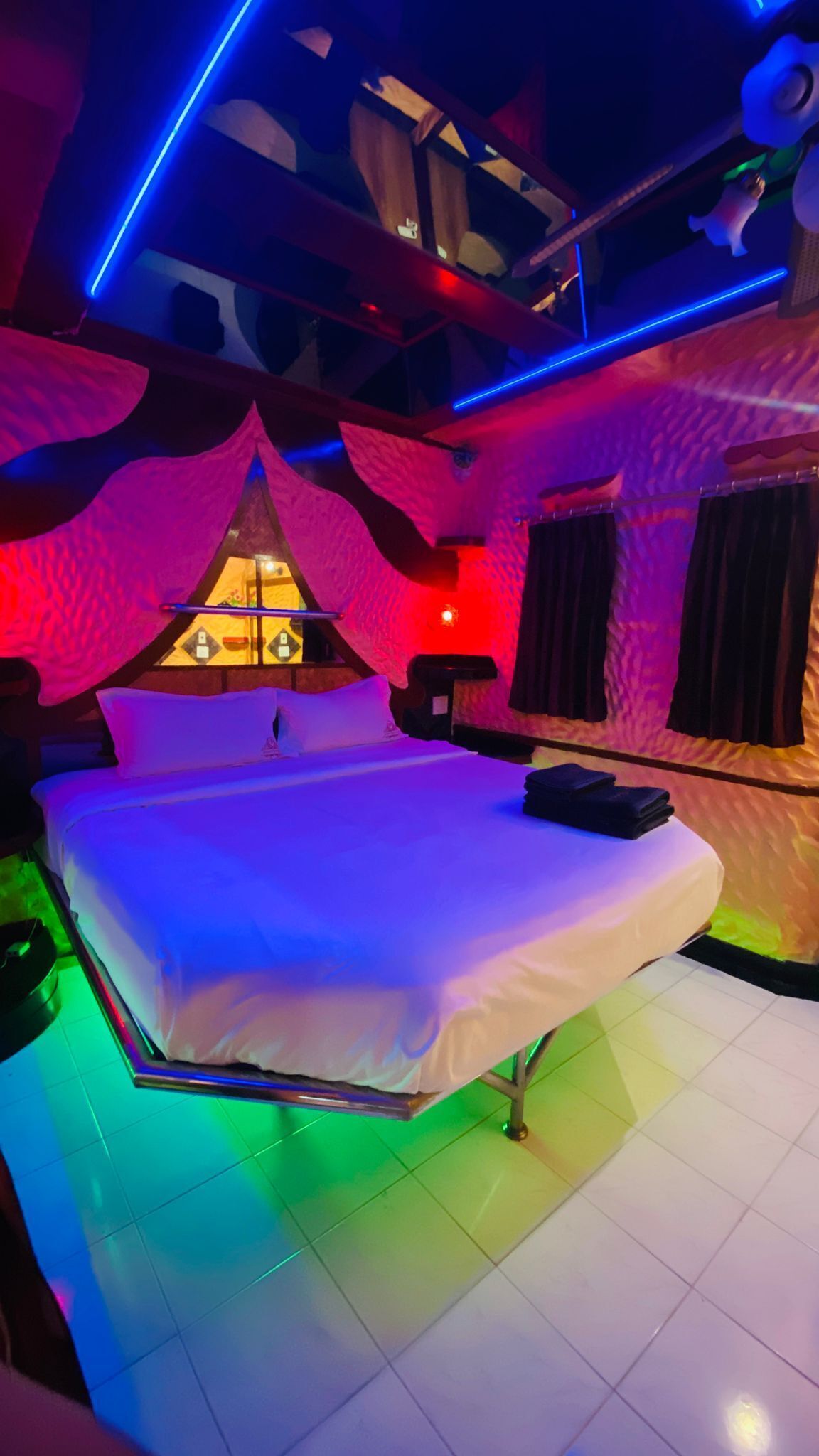 Basic dubbelrum eller tvåbäddsrum | Memory foam-madrasser, värdeförvaringsskåp på rummet och unika möbler