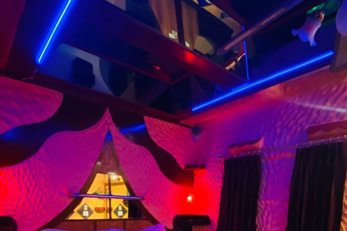 Basic dubbelrum eller tvåbäddsrum | Memory foam-madrasser, värdeförvaringsskåp på rummet och unika möbler