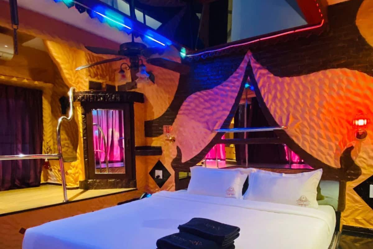 Deluxe-rum | Memory foam-madrasser, värdeförvaringsskåp på rummet och unika möbler