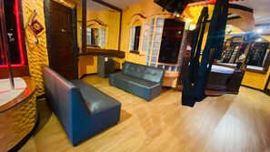 King Suite with Hot Tub | Memory foam beds, in-room safe, individually furnished - Penthouse Pattaya (Pattaya)