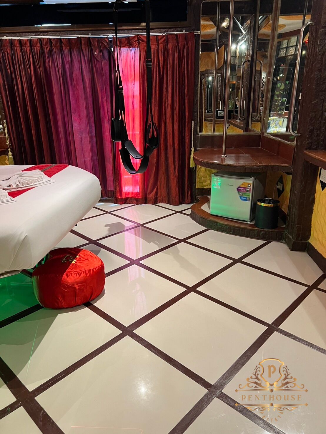 基本雙人或雙床房 | 客廳 | 18 吋智能電視連衛星電視頻道、串流服務