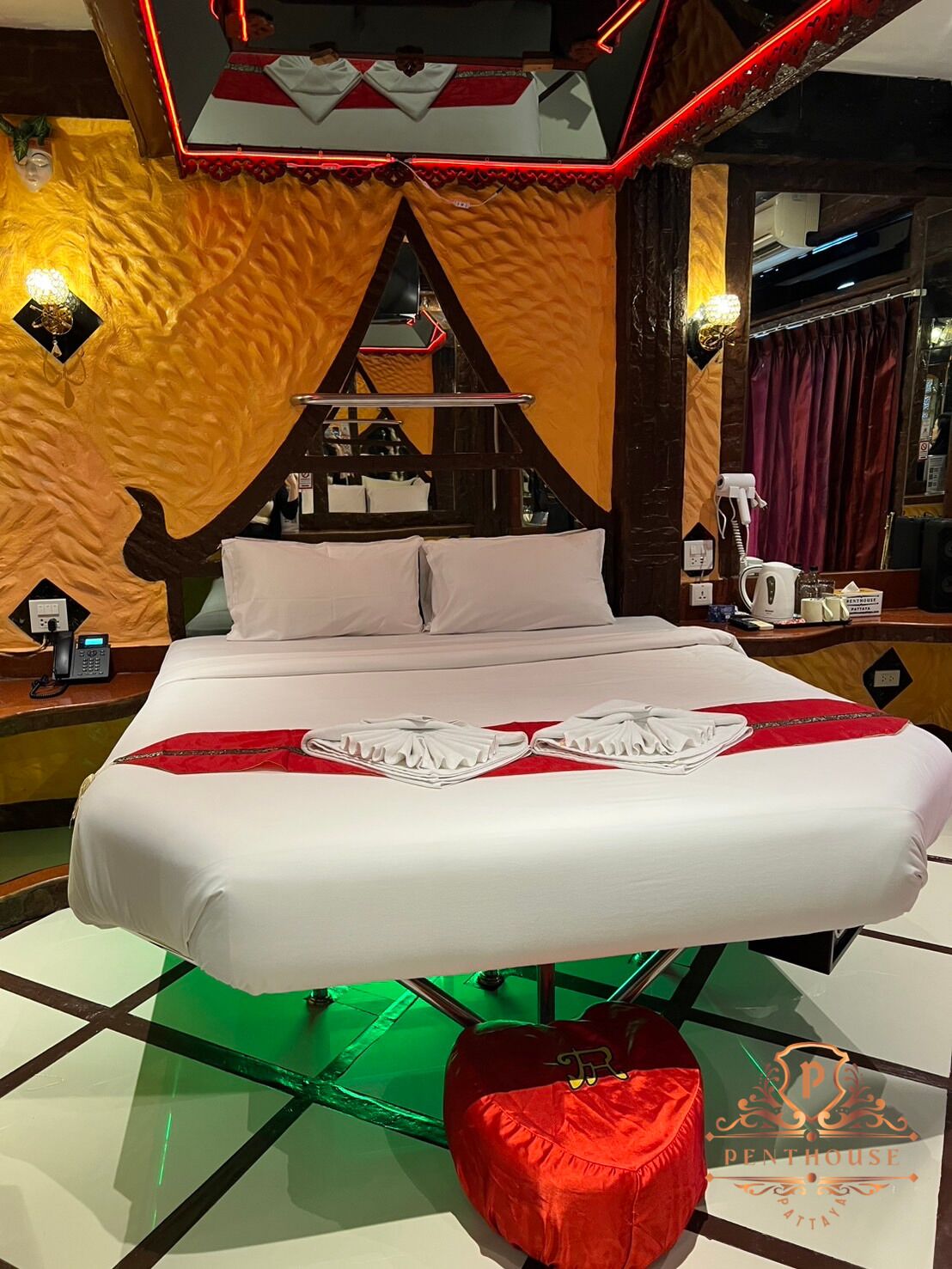 低反発ベッド、セーフティボックス (室内)、客室ごとに異なるインテリア、アイロン / アイロン台