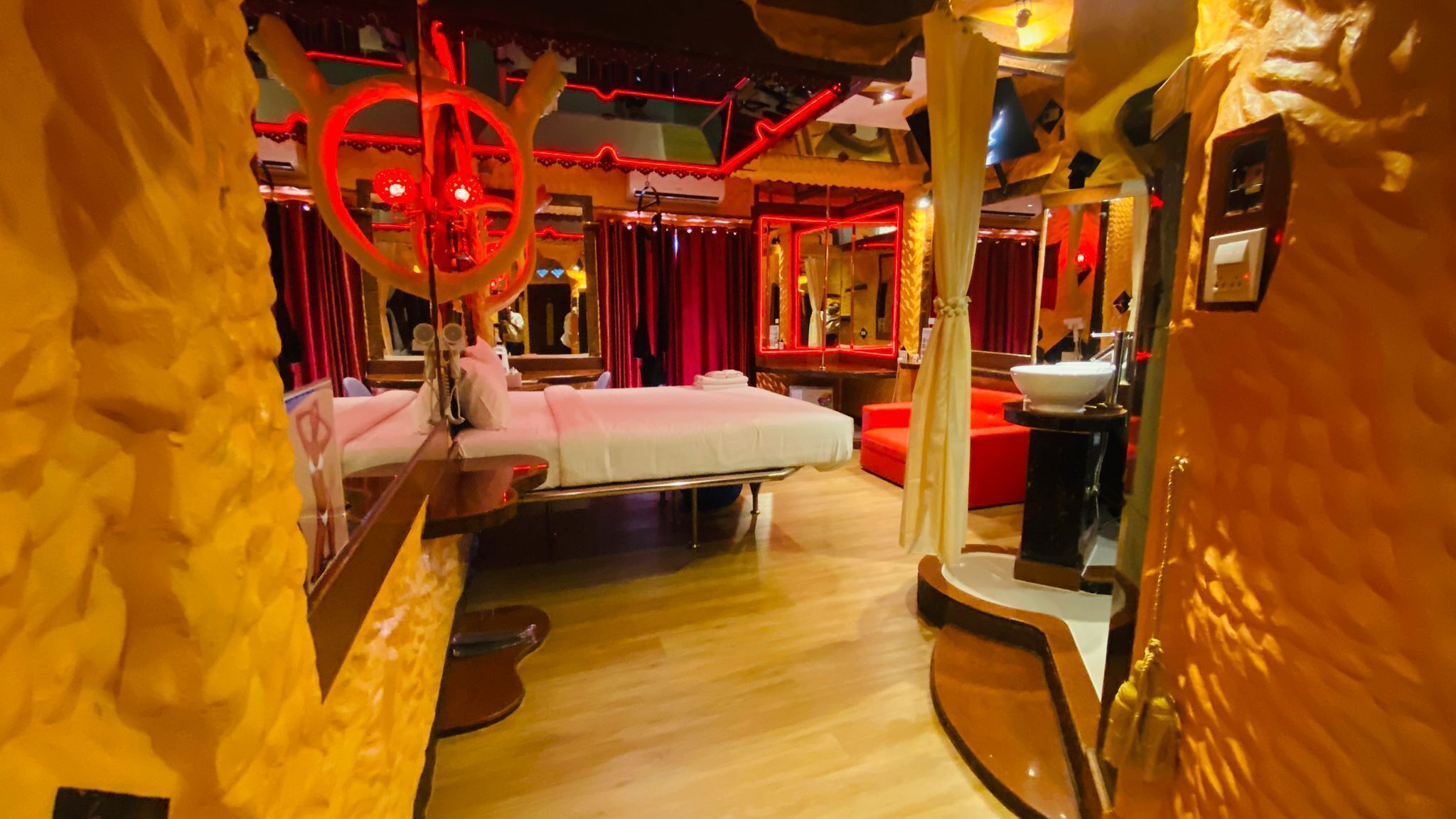 Colchones con efecto memoria y caja de seguridad en la habitación 