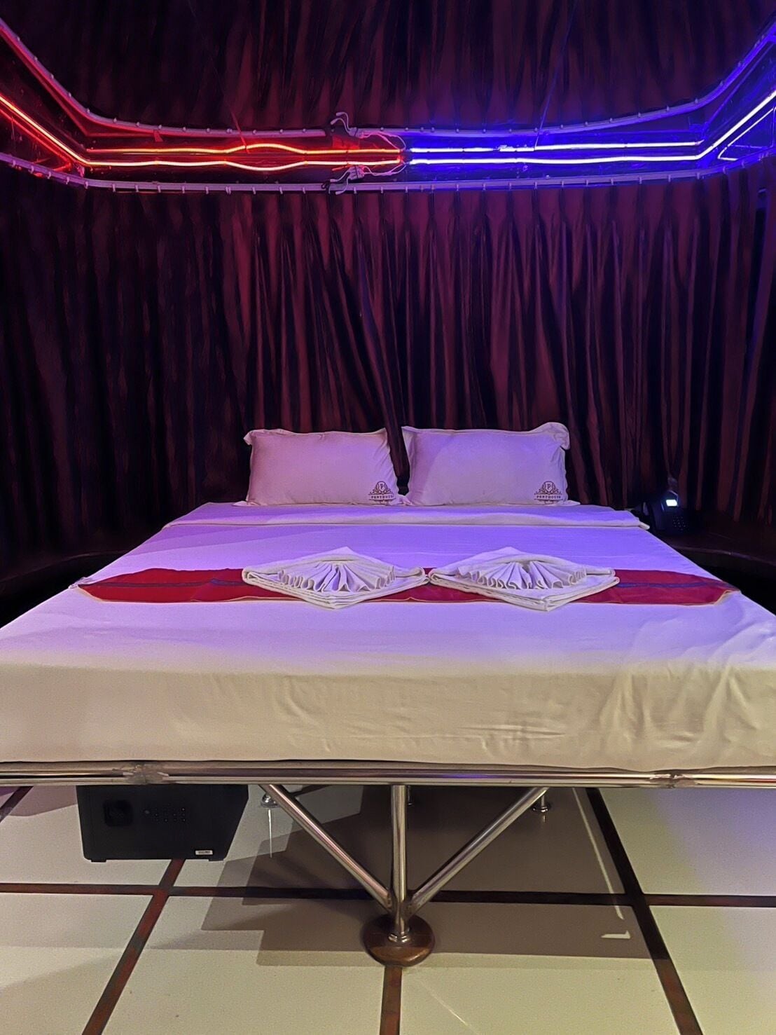 デラックス ルーム | 低反発ベッド、セーフティボックス (室内)、客室ごとに異なるインテリア、アイロン / アイロン台