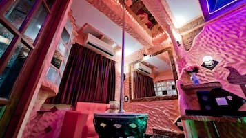 Premium Suite with Hot Tub | 1 bedroom, memory-foam beds, in-room safe, individually furnished