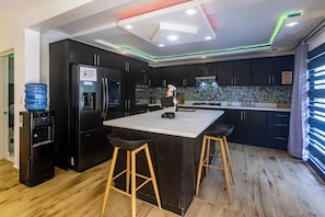 Micro-ondes, four, plaque de cuisson