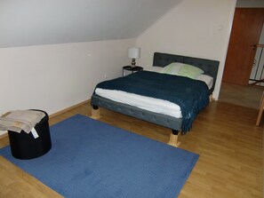 4 bedrooms, WiFi, bed sheets