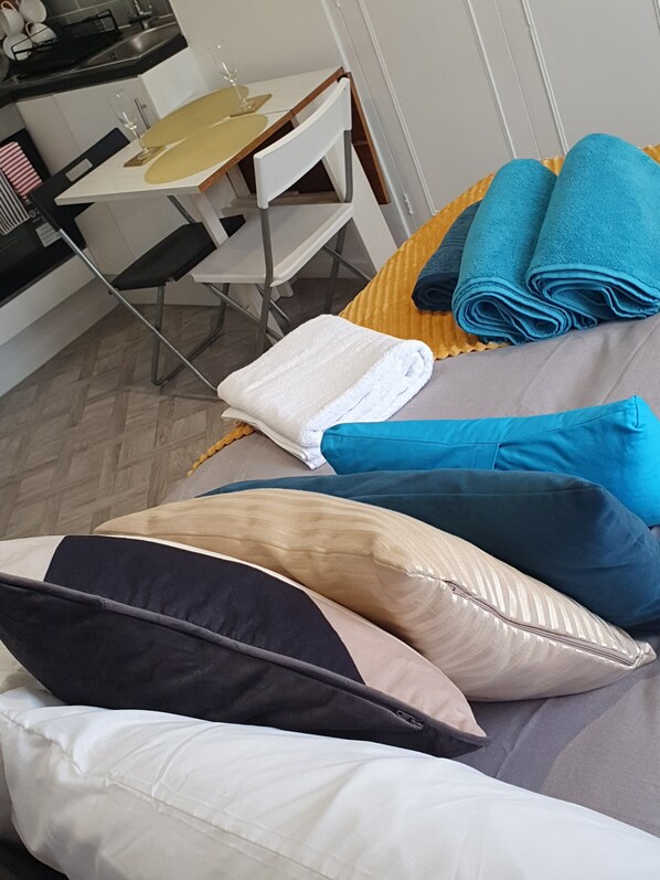 1 chambre, fer et planche à repasser, Wi-Fi, draps fournis