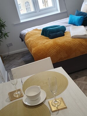 1 bedroom, iron/ironing board, WiFi, bed sheets - Clean, Cosy Stylish Beautiful Sea front Studio Apartment Flat in Brighton & Hove (Brighton & Hove)