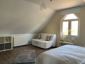 Hus | 3 sovrum, unika möbler och sÀngklÀder