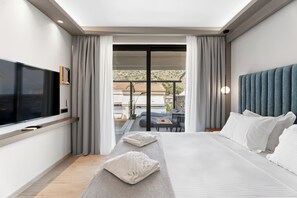 Suite exclusiva, piscina privada | Caja fuerte, sistema de insonorización, tabla de planchar con plancha