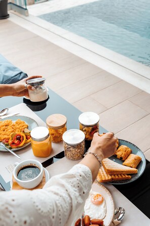Desayuno continental gratuito y diario