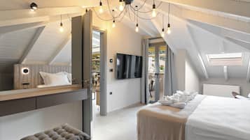 Familien-Suite, Meerblick | Zimmersafe, schallisolierte Zimmer, Bügeleisen/Bügelbrett