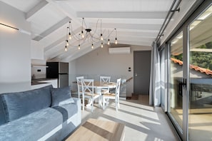 Family Suite, Sea View | Living area