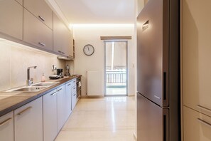 Dining tables - cozy-bright downtown apartm (Athina)