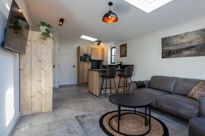 House | Private kitchen | Electric kettle, toaster - Holiday Home in Beautiful Oostkapelle (Oostkapelle)