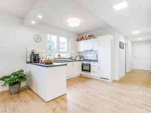 House | Private kitchen | Electric kettle, toaster - Uitzicht op de Pellenz (Nickenich)