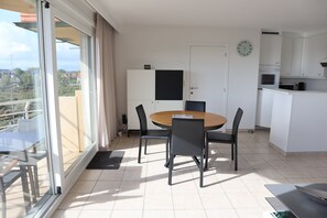 Apartment | Dining