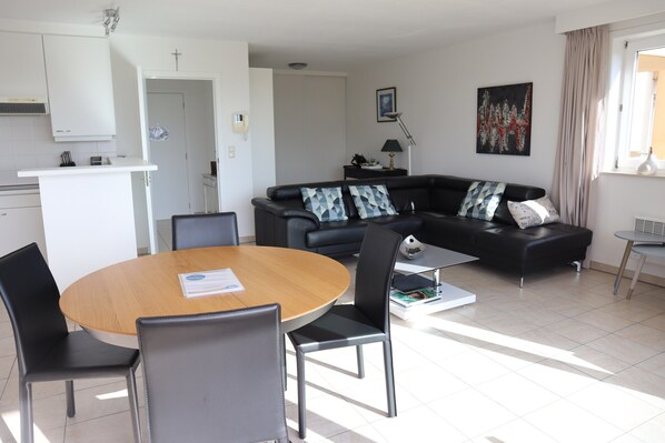 Apartment | Dining