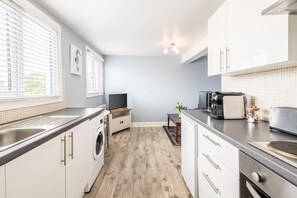 Mikrovågsugn, ugn, spishäll och kaffe- och tebryggare