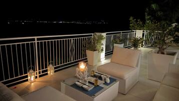 Villa Prestige, 2 chambres, vue sur la mer, face à la mer | Terrasse/patio